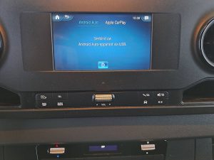 Ekran z Apple CarPlay — Mercedes-Benz SPRINTER 311 L1H1 2xZijdeur Mbux! z 2020 roku