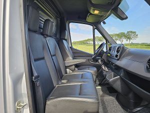 Wnętrze kabiny — Mercedes-Benz SPRINTER 311 L1H1 2xZijdeur Mbux! z 2020 roku