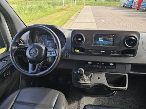 Deska rozdzielcza i stanowisko kierowcy — Mercedes-Benz SPRINTER 311 L1H1 2xZijdeur Mbux! z 2020 roku