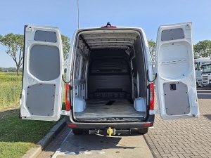 Przestrzeń ładunkowa — Mercedes-Benz SPRINTER 311 L2H2 MBUX10 RDW z 2024 roku