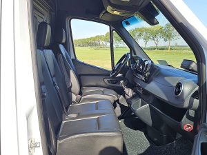 Wnętrze kabiny — Mercedes-Benz SPRINTER 311 L2H2 MBUX10 RDW z 2024 roku