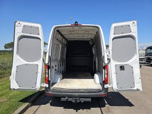 Przestrzeń ładunkowa — Mercedes-Benz SPRINTER 311 L2H2 MBUX10  RWD z 2024 roku