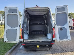 Przestrzeń ładunkowa — Mercedes-Benz SPRINTER 311 L2H2 MBUX10  RWD z 2024 roku