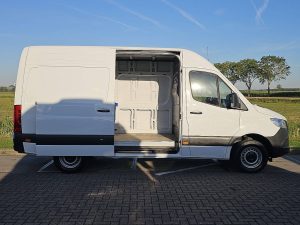 Drzwi boczne przestrzeni ładunkowej — Mercedes-Benz SPRINTER 311 L2H2 MBUX10  RWD z 2024 roku