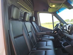 Wnętrze kabiny — Mercedes-Benz SPRINTER 311 L2H2 MBUX10  RWD z 2024 roku