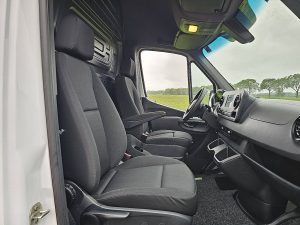 Wnętrze kabiny — Mercedes-Benz SPRINTER 311 XXL L4 ac aut EURO6 z 2022 roku