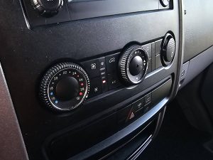 Wyposażenie specjalne wnętrza — Mercedes-Benz SPRINTER 314 ac cruise EURO6 z 2016 roku