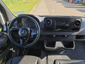 Deska rozdzielcza i stanowisko kierowcy — Mercedes-Benz SPRINTER 314 Bakwagen Laadklep! z 2021 roku