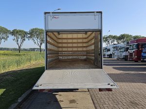 Przestrzeń ładunkowa — Mercedes-Benz SPRINTER 317 Bakwagen Laadklep! z 2022 roku