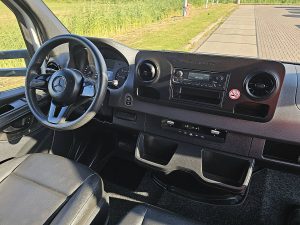 Deska rozdzielcza i stanowisko kierowcy — Mercedes-Benz SPRINTER 317 Bakwagen Laadklep! z 2022 roku