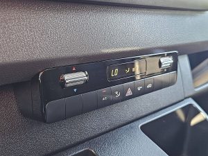 Wyposażenie specjalne wnętrza — Mercedes-Benz SPRINTER 317 Bakwagen Laadklep! z 2022 roku
