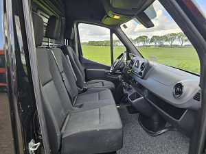 Wnętrze kabiny — Mercedes-Benz SPRINTER 314 L2H2 Mbux Euro6 AC! z 2020 roku