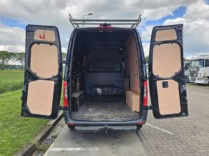 Przestrzeń ładunkowa — Mercedes-Benz SPRINTER 314 L2H2 Mbux Euro6 AC! z 2020 roku