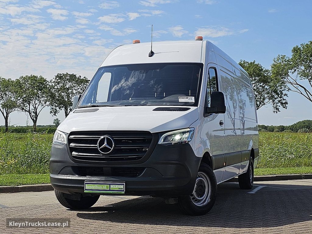 Mercedes-Benz SPRINTER 314 L3H2 Mbux 3.5T-Trekh z 2021 roku, blaszak z zagranicy — przód pojazdu