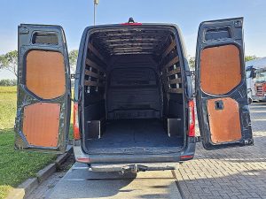 Przestrzeń ładunkowa — Mercedes-Benz SPRINTER 314 L3H2 Mbux Euro6 AC! z 2020 roku