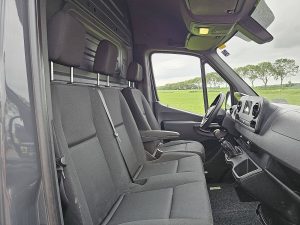 Wnętrze kabiny — Mercedes-Benz SPRINTER 314 L3H2 Mbux Euro6 AC! z 2020 roku