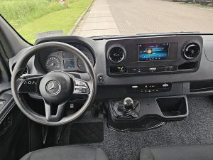 Deska rozdzielcza i stanowisko kierowcy — Mercedes-Benz SPRINTER 314 L3H2 Mbux Euro6 AC! z 2020 roku