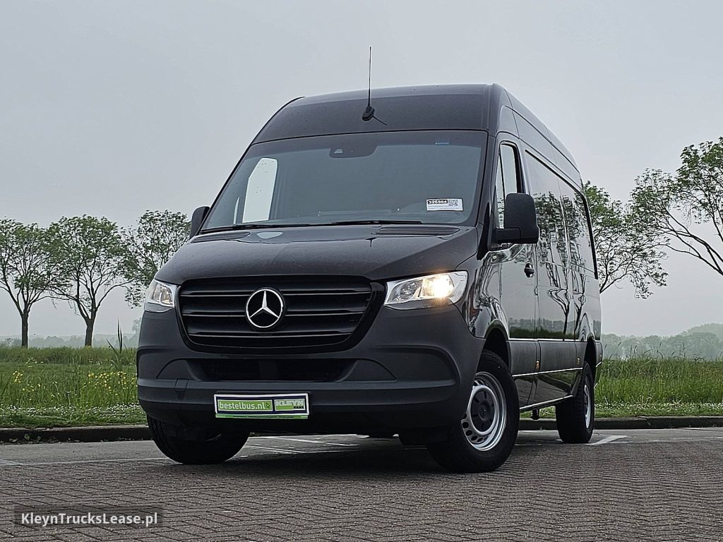 Mercedes-Benz SPRINTER 315 ac automaat EURO6 z 2023 roku, blaszak z zagranicy — przód pojazdu