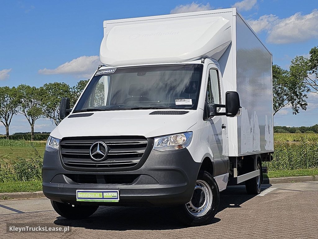 Mercedes-Benz SPRINTER 315 Bakwagen Laadklep! z 2022 roku, blaszak z zagranicy — przód pojazdu
