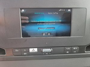 Ekran z Apple CarPlay — Mercedes-Benz SPRINTER 315 Bakwagen Laadklep! z 2022 roku