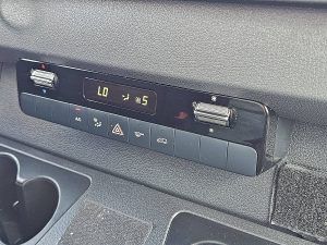 Wyposażenie specjalne wnętrza — Mercedes-Benz SPRINTER 315 Bakwagen Laadklep! z 2022 roku