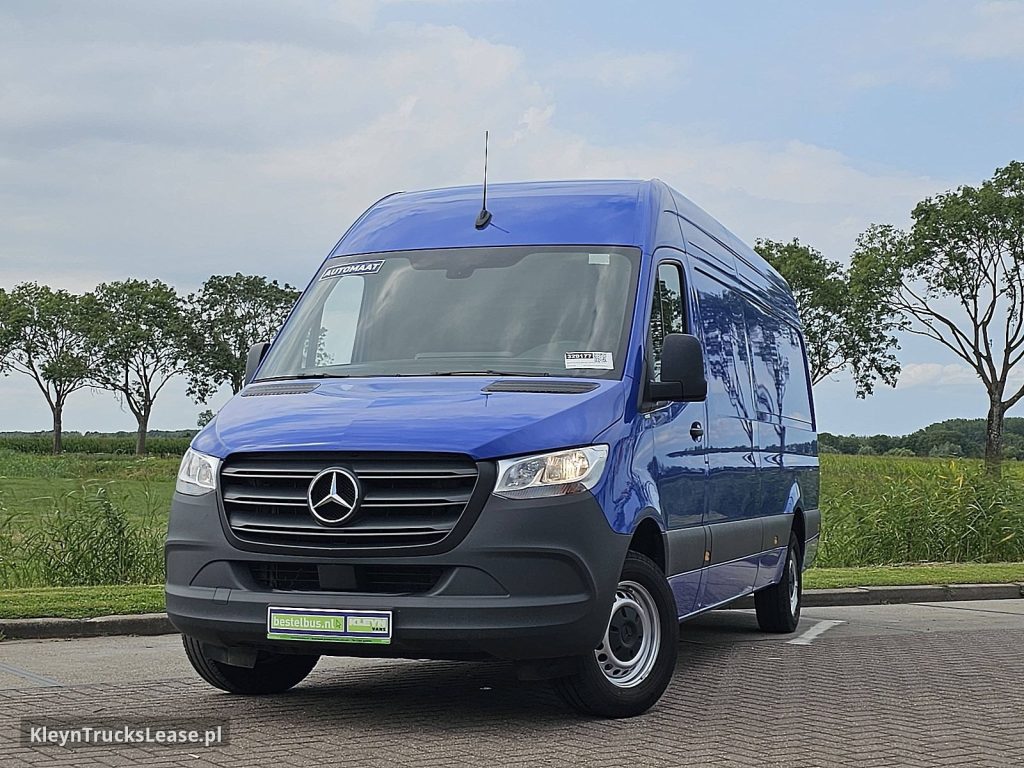 Mercedes-Benz SPRINTER 315 CDI AUT. L3H2 z 2024 roku, blaszak z zagranicy — przód pojazdu