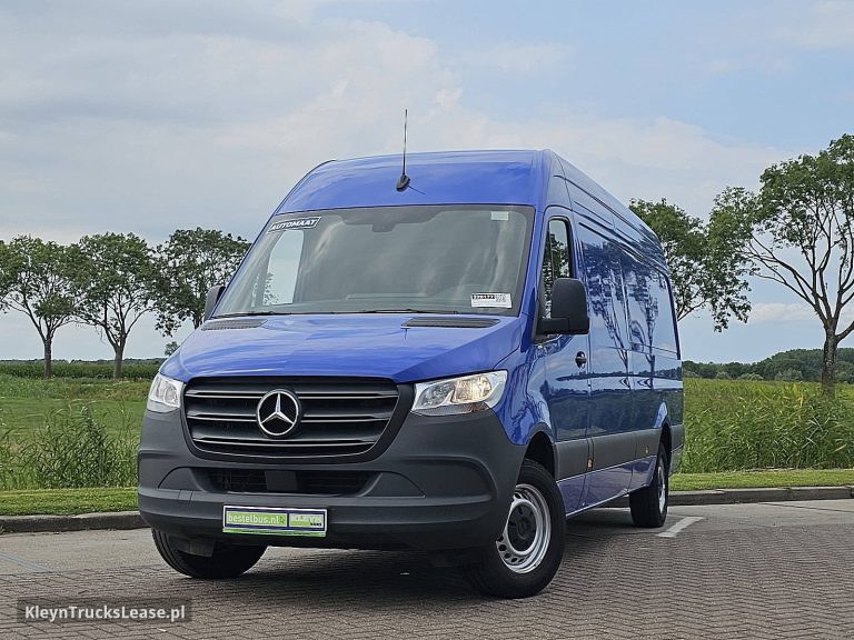 Mercedes-Benz SPRINTER 315 CDI AUT. L3H2 z 2024 roku, blaszak z zagranicy — przód pojazdu