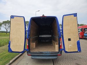 Przestrzeń ładunkowa — Mercedes-Benz SPRINTER 315 CDI AUT. L3H2 z 2024 roku