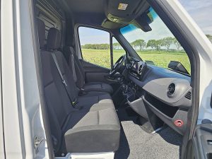 Wnętrze kabiny — Mercedes-Benz SPRINTER 315 L2H2 LED RWD Mbux! z 2024 roku