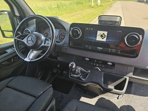 Deska rozdzielcza i stanowisko kierowcy — Mercedes-Benz SPRINTER 315 L2H2 LED RWD Mbux! z 2024 roku