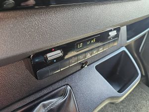Wyposażenie specjalne wnętrza — Mercedes-Benz SPRINTER 315 L2H2 LED RWD Mbux! z 2024 roku