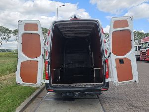 Przestrzeń ładunkowa — Mercedes-Benz SPRINTER 315 L3H2 Mbux AC Euro6! z 2022 roku