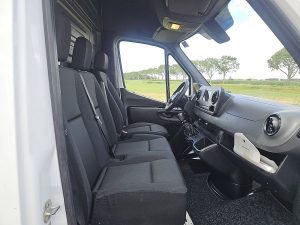 Wnętrze kabiny — Mercedes-Benz SPRINTER 315 L3H2 Mbux AC Euro6! z 2022 roku