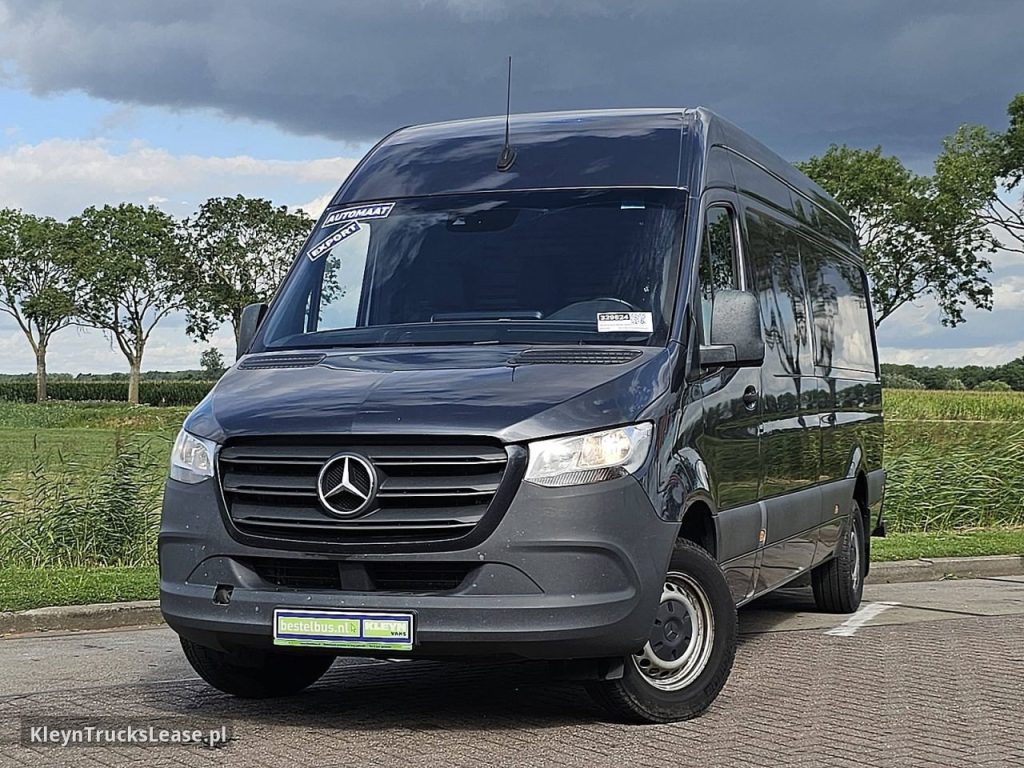 Mercedes-Benz SPRINTER 317 ac automaat EURO6 z 2023 roku, blaszak z zagranicy — przód pojazdu