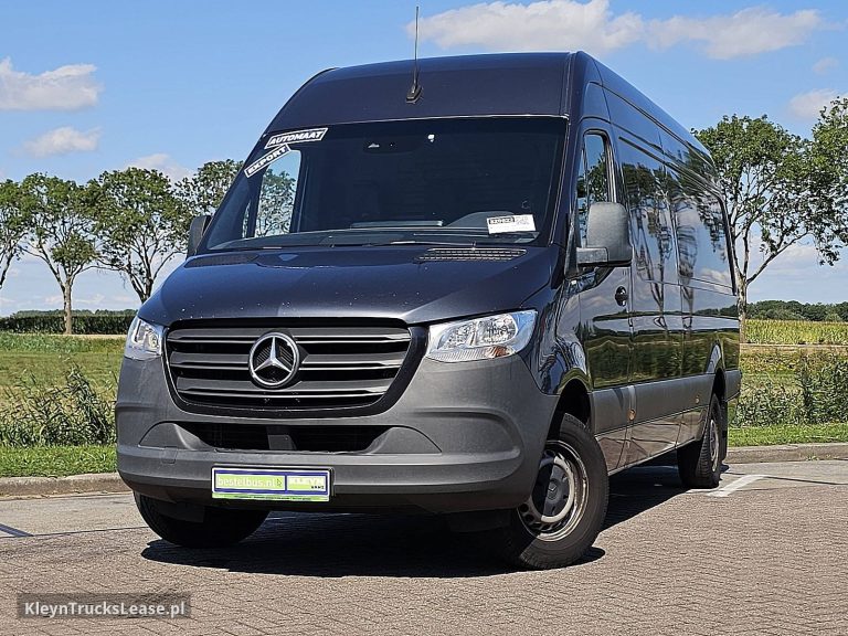 Mercedes-Benz SPRINTER 317 ac automaat EURO6 z 2023 roku, blaszak z zagranicy — przód pojazdu