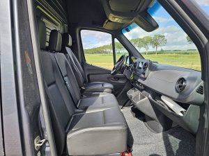 Wnętrze kabiny — Mercedes-Benz SPRINTER 317 ac automaat EURO6 z 2023 roku