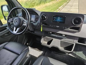 Deska rozdzielcza i stanowisko kierowcy — Mercedes-Benz SPRINTER 317 ac automaat EURO6 z 2023 roku