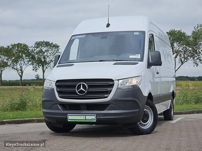 Mercedes-Benz SPRINTER 317 L2H2 Automaat Mbux z 2022 roku, blaszak z zagranicy — przód pojazdu