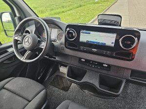 Deska rozdzielcza i stanowisko kierowcy — Mercedes-Benz SPRINTER 317 L2H2 LED Mbux 10 z 2024 roku