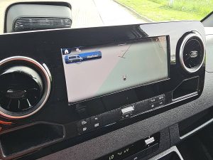Wyposażenie specjalne wnętrza — Mercedes-Benz SPRINTER 317 L2H2 LED Mbux 10 z 2024 roku