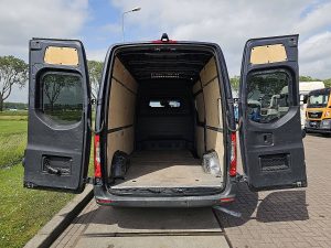Przestrzeń ładunkowa — Mercedes-Benz SPRINTER 317 L2H2 LED Mbux10 z 2020 roku