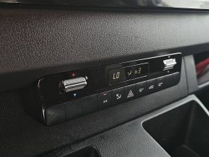 Wyposażenie specjalne wnętrza — Mercedes-Benz SPRINTER 317 L2H2 LED Mbux10 z 2020 roku