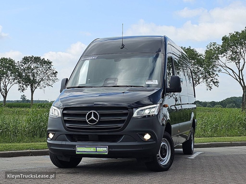 Mercedes-Benz SPRINTER 317 L2H2 LED Mbux10! z 2024 roku, blaszak z zagranicy — przód pojazdu
