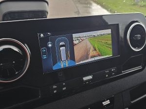 Systemy bezpieczeństwa — Mercedes-Benz SPRINTER 317 L2H2 LED Mbux10 z 2024 roku