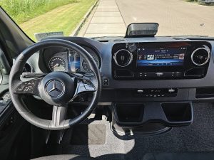 Deska rozdzielcza i stanowisko kierowcy — Mercedes-Benz SPRINTER 317 L2H2 LED Mbux10! z 2024 roku