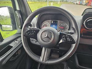 Wyposażenie specjalne wnętrza — Mercedes-Benz SPRINTER 317 L2H2 LED Mbux10 z 2024 roku