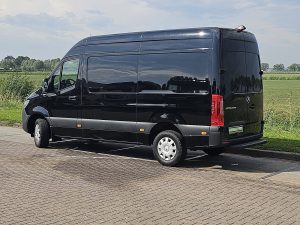 Strona kierowcy z tyłu — Mercedes-Benz SPRINTER 317 L2H2 Mbux Navi AC z 2023 roku