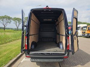 Przestrzeń ładunkowa — Mercedes-Benz SPRINTER 317 L2H2 Pro Mbux10 LED z 2024 roku