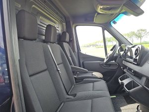Wnętrze kabiny — Mercedes-Benz SPRINTER 317 L2H2 Pro Mbux10 LED z 2024 roku