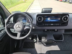 Deska rozdzielcza i stanowisko kierowcy — Mercedes-Benz SPRINTER 317 L2H2 Pro Mbux10 LED z 2024 roku